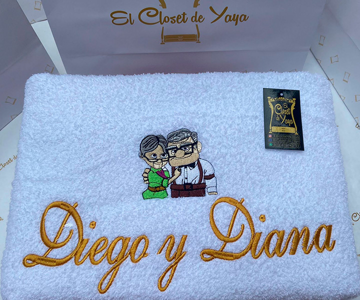 Toalla personalizada para pareja de abuelitos up - 360