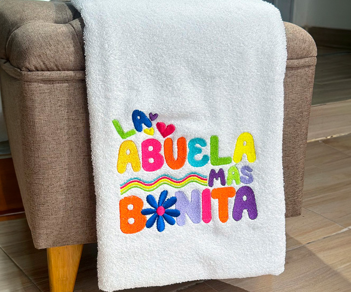 Toalla personalizada para mujer con frase 