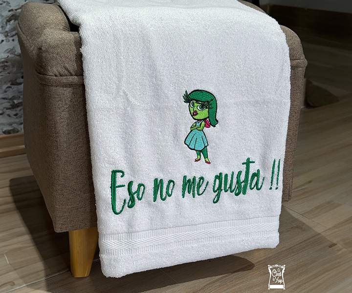 Toalla personalizada para mujer de intensamente personaje desagrado - 328