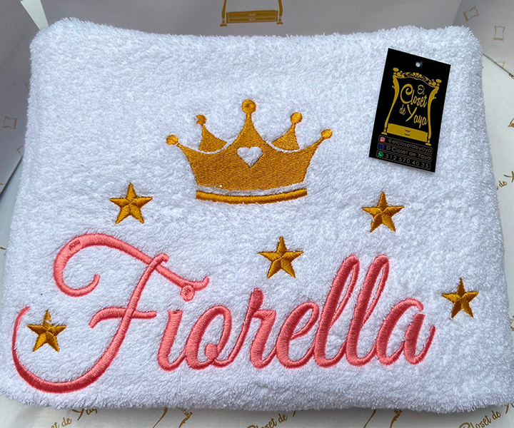 Toalla personalizada para niña de corona dorada - 488