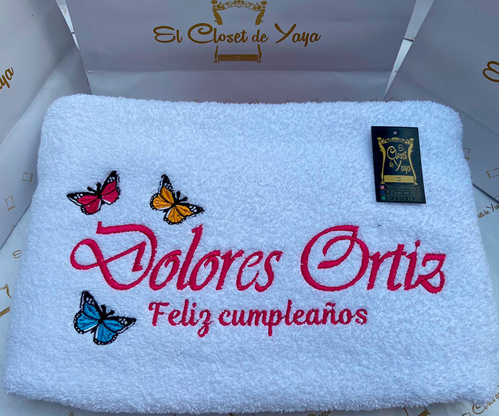 Toalla personalizada para niña de mariposa tricolor - 497