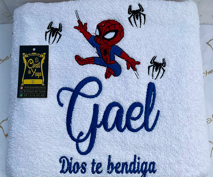 Toalla personalizada para niño color blanco de Spiderman bebé - 429