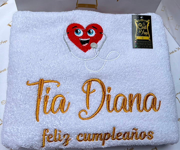 Toalla personalizada de enfermera corazón animado - 372